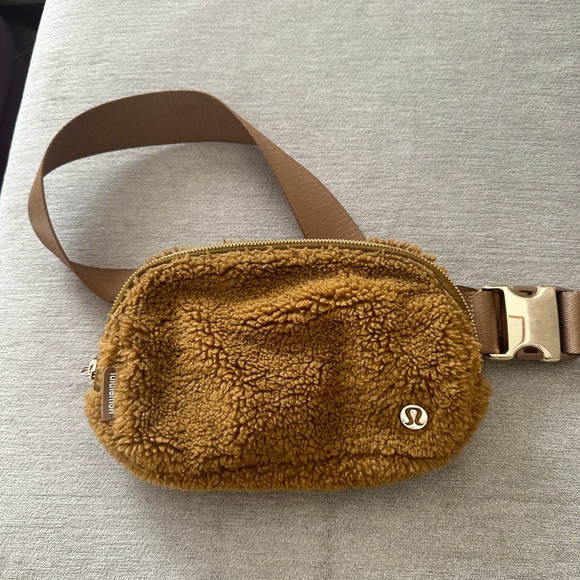 lululemon athletica Handbags - Everywhere belt bag
